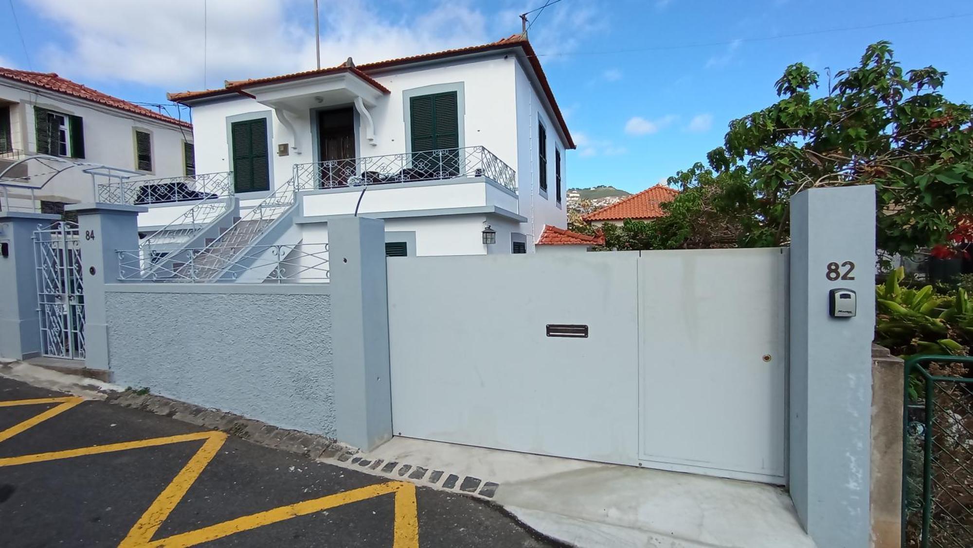 Bus Stop House 82 Φουνκάλ Εξωτερικό φωτογραφία